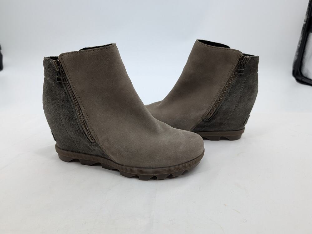 Sorel Joan of Artic Wedge II Zip Booties Suede Size 7 Sage Green Cold Weather